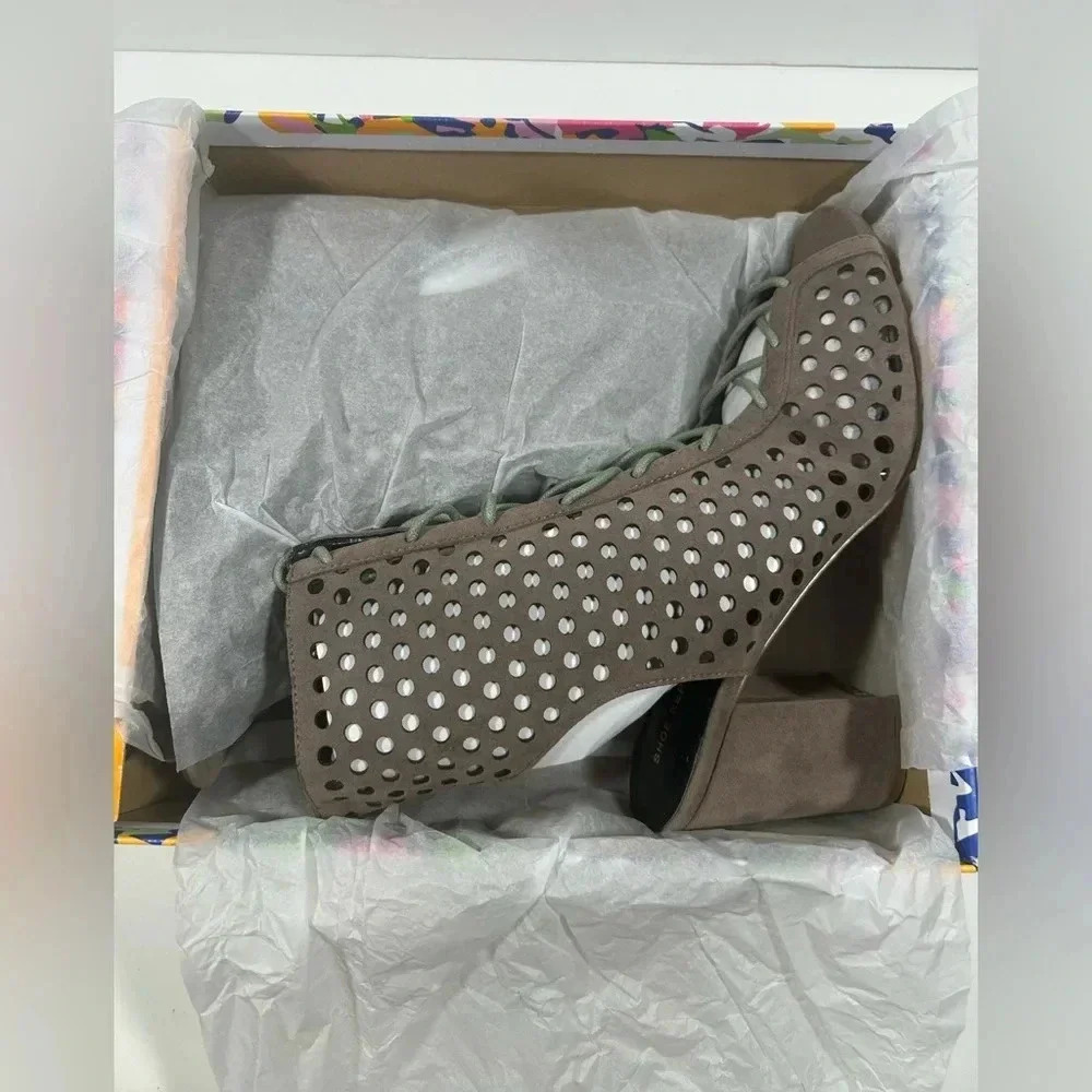 NIB!Shoe Shoe Republic LA-Suede Perforated-Lace UpPeep toe heel booties Size 9 - Picture 12 of 14